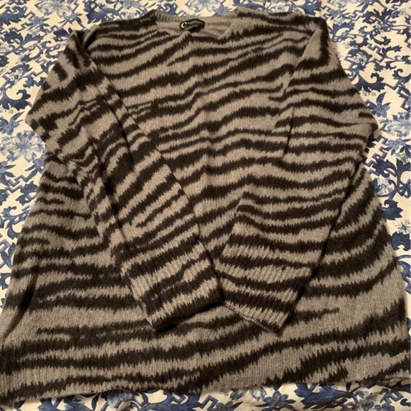 C by Bloomingdales Cashmere Sweater - Picture 1 of 2